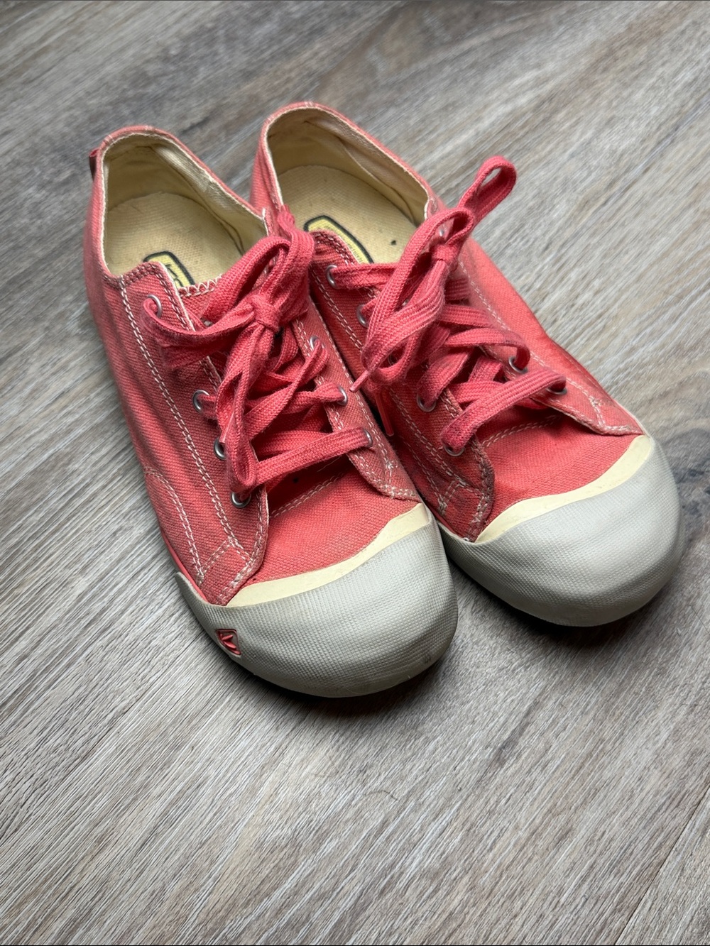 KEEN Coronado Canvas Sneakers Coral/Pink Size 4 Youth/Women’s 5.5-6 - Picture 1 of 13
